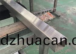 304不銹鋼方(fang)管拉絲